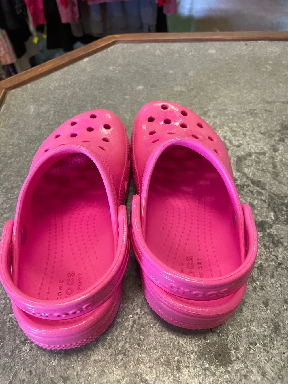 CROCS Kids Classic Clog in Bright Pink